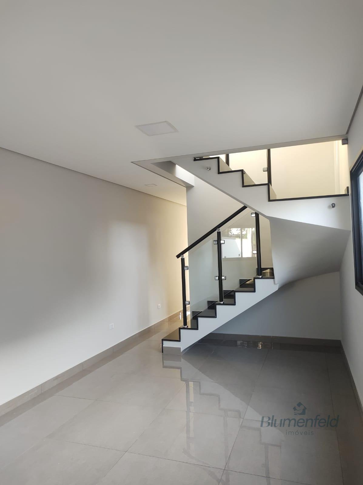 Casa à venda com 3 quartos, 3 suítes, 4 vagas e 136m² no Jardim Planalto, Arujá (SP) — foto 7 de 27
