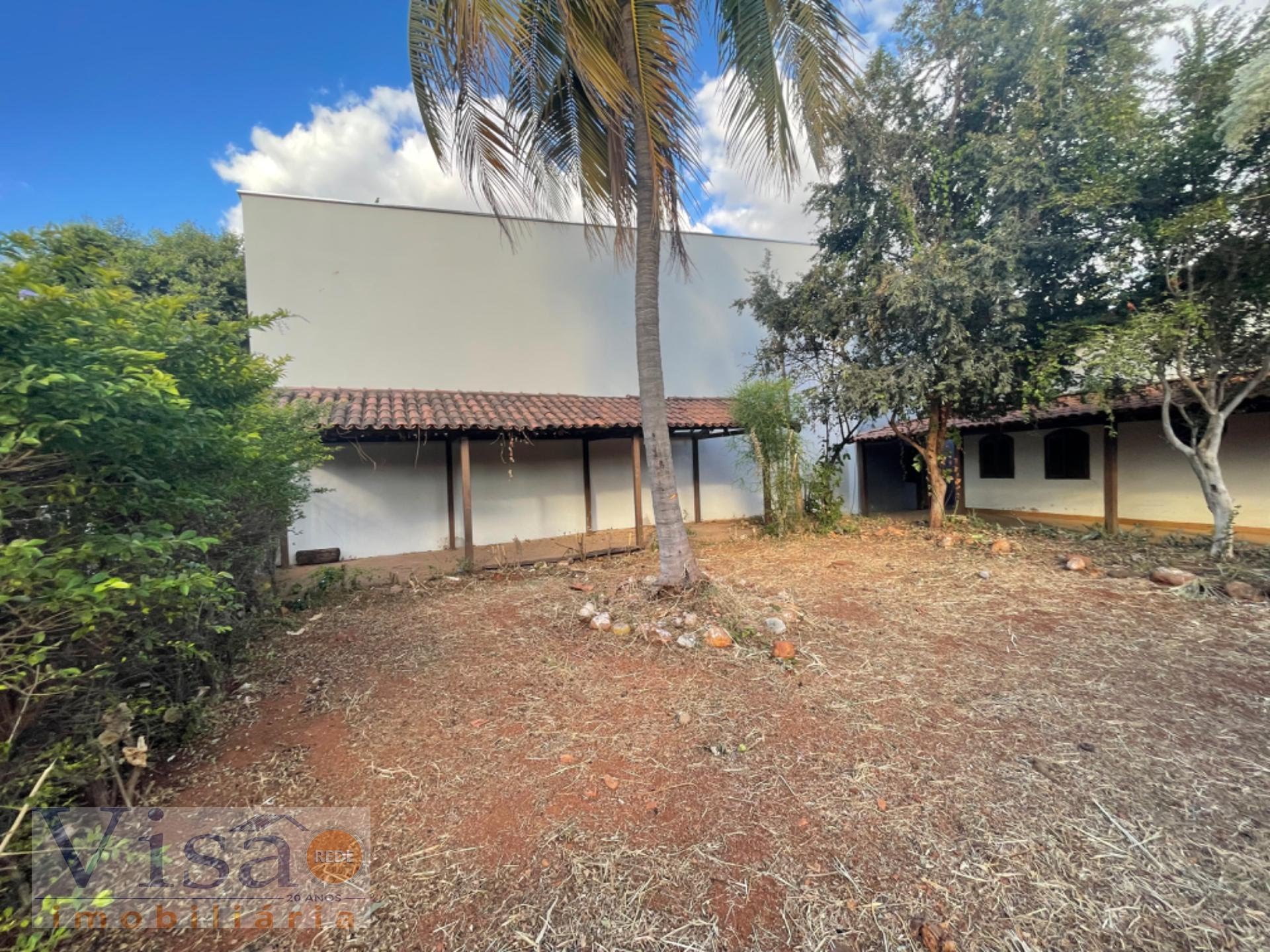 Casa à venda com 3 quartos, 3 banheiros, 2 vagas e 450m² no Centro, Paracatu — foto principal