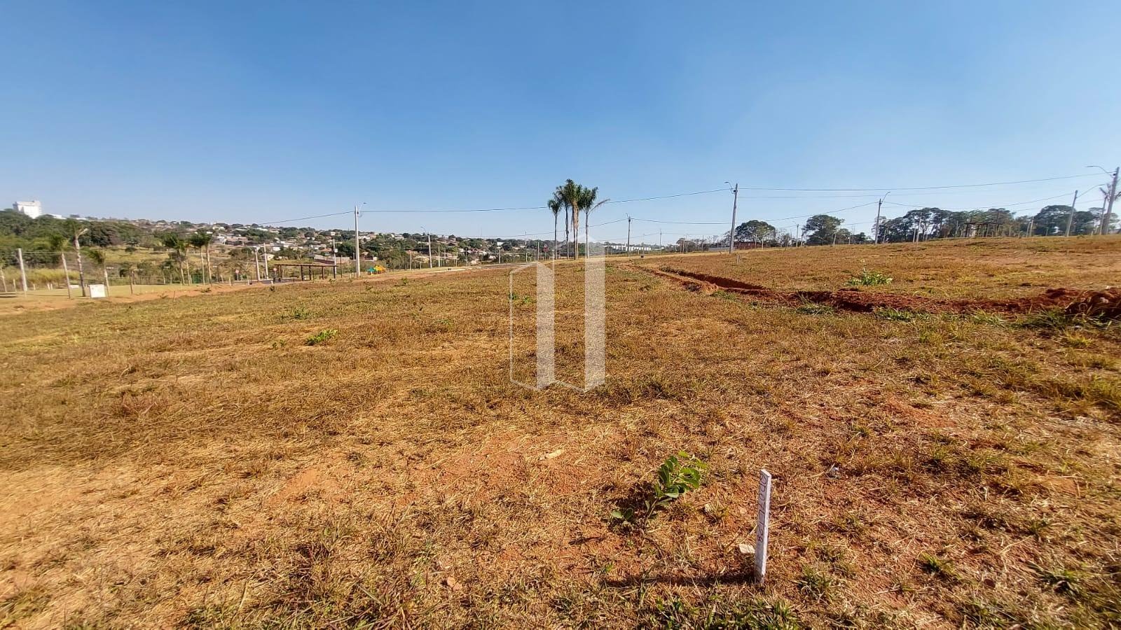 Terreno à venda com 212m² de terreno no Jardins Versalhes, Aparecida de Goiânia (GO) — foto 6 de 7