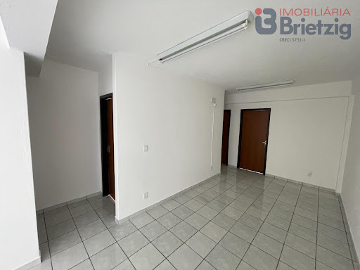 Alugue Sala com 1 vaga em América por R$2.600 + taxas/mensal. Imóvel Comercial em Joinville/SC.