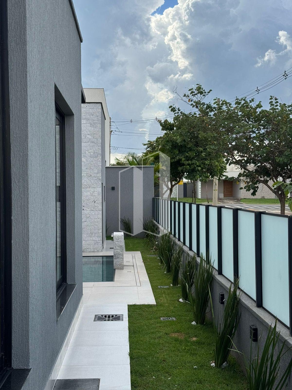 Casa à venda com 3 quartos, 3 suítes, 4 vagas e 206m² no Terras Alpha Residencial 1, Senador Canedo (GO) — foto 23 de 28