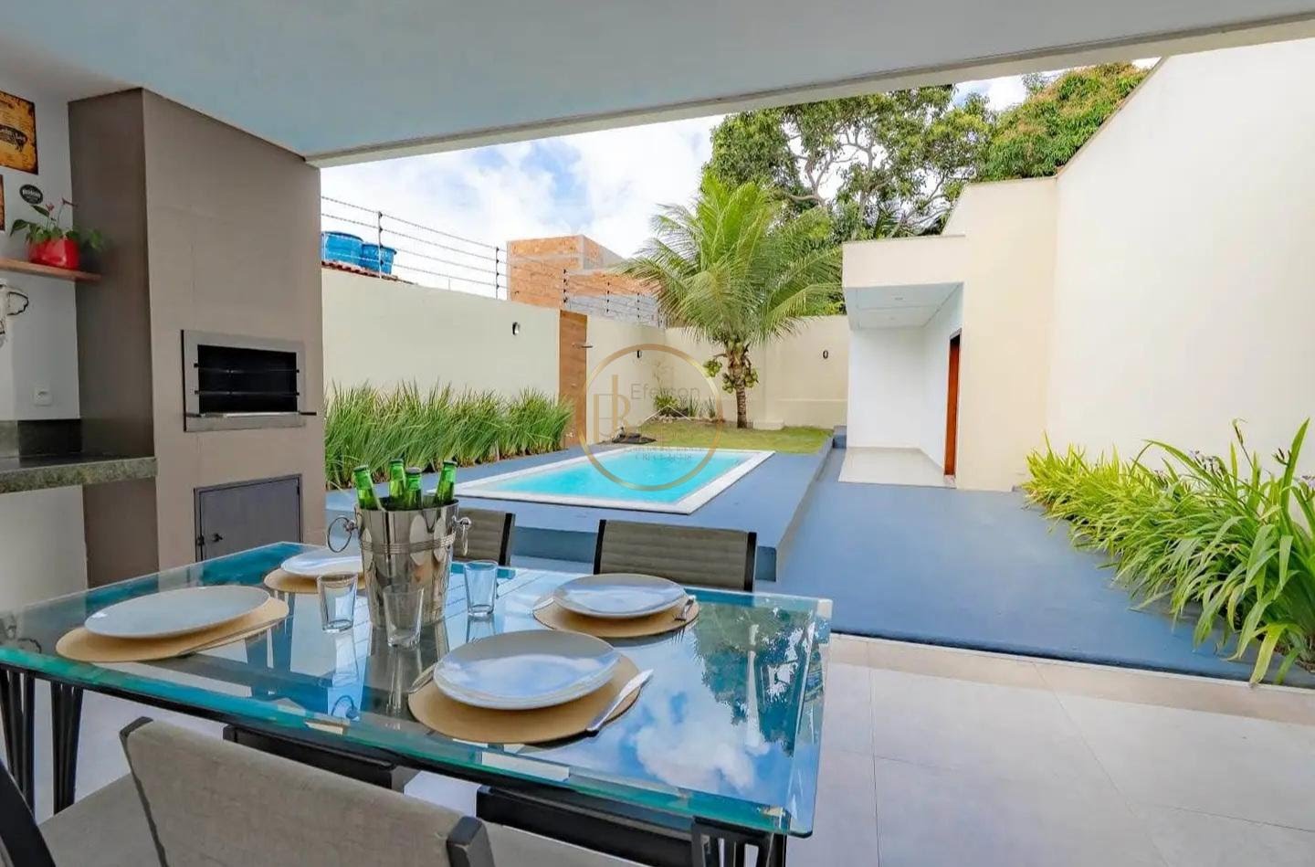 Casa à venda com 3 quartos, 4 banheiros, 2 vagas e 200m² no Village 2, Porto Seguro — foto principal