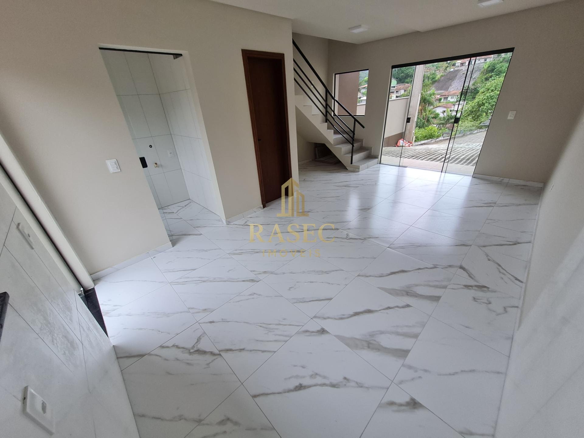 Casa à venda com 3 quartos, 1 suíte, 2 vagas e 85m² no São Pedro, Brusque (SC) — foto 4 de 11