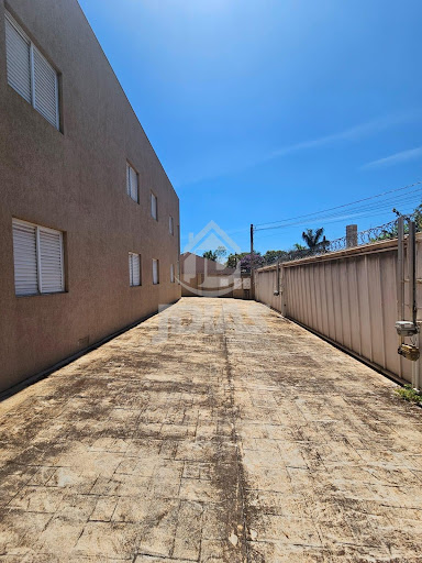 Apartamentos Kitnets / Alojamentos em Recreio dos Bandeirantes - Jaboticabal, SP