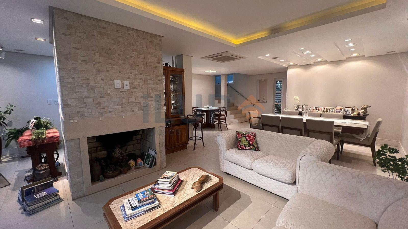 Sala de Estar com Lareira