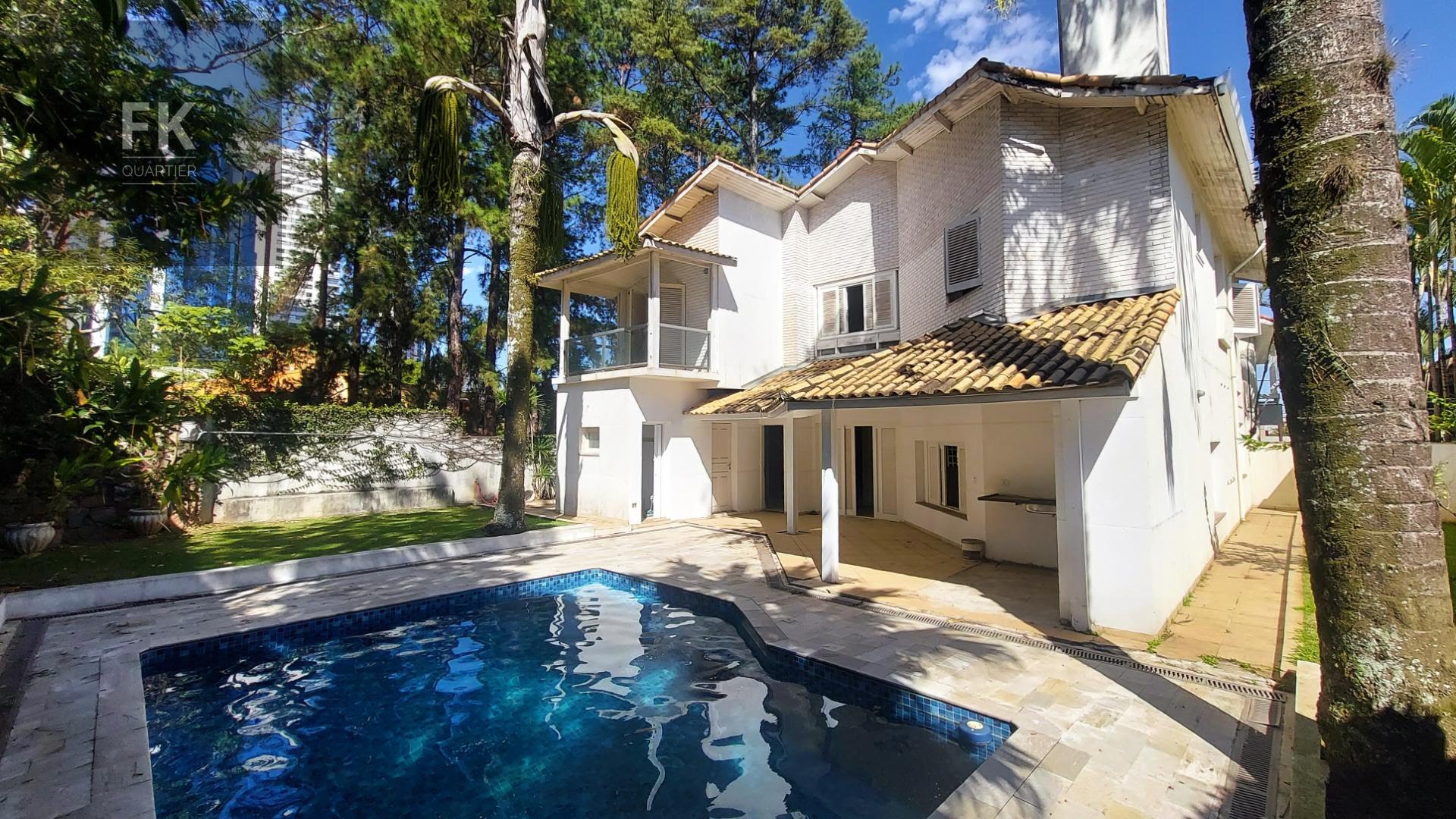 Casa à venda com 5 quartos, 4 suítes, 4 vagas e 250m² no Alphaville Residencial Dois, Barueri (SP) — foto 3 de 30