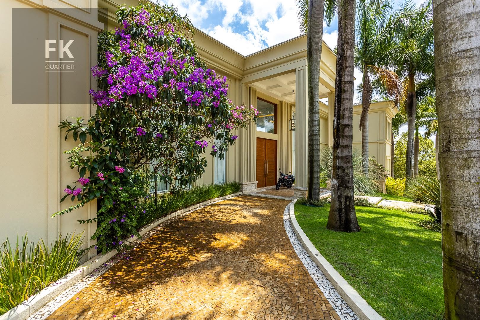 Casa à venda com 5 quartos, 8 vagas e 1200m² no Tamboré, Barueri — foto principal