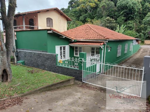 Casa térrea com 03 quartos e garagem coberta próxima ao Lago de Javary e Supermercado Rio Sul - Miguel Pereira