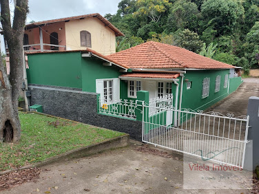 Casa térrea com 03 quartos e garagem coberta próxima ao Lago de Javary e Supermercado Rio Sul - Miguel Pereira