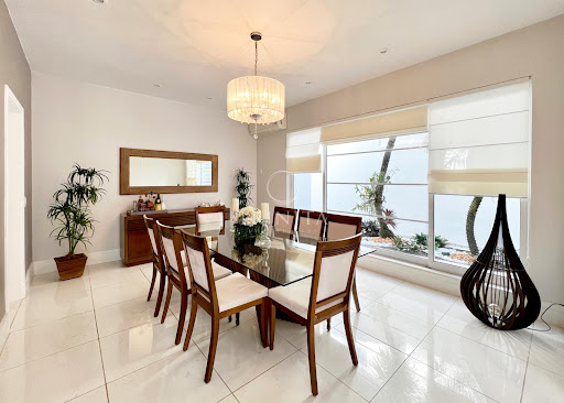 Sala de jantar da casa à venda no Quintas do Rio