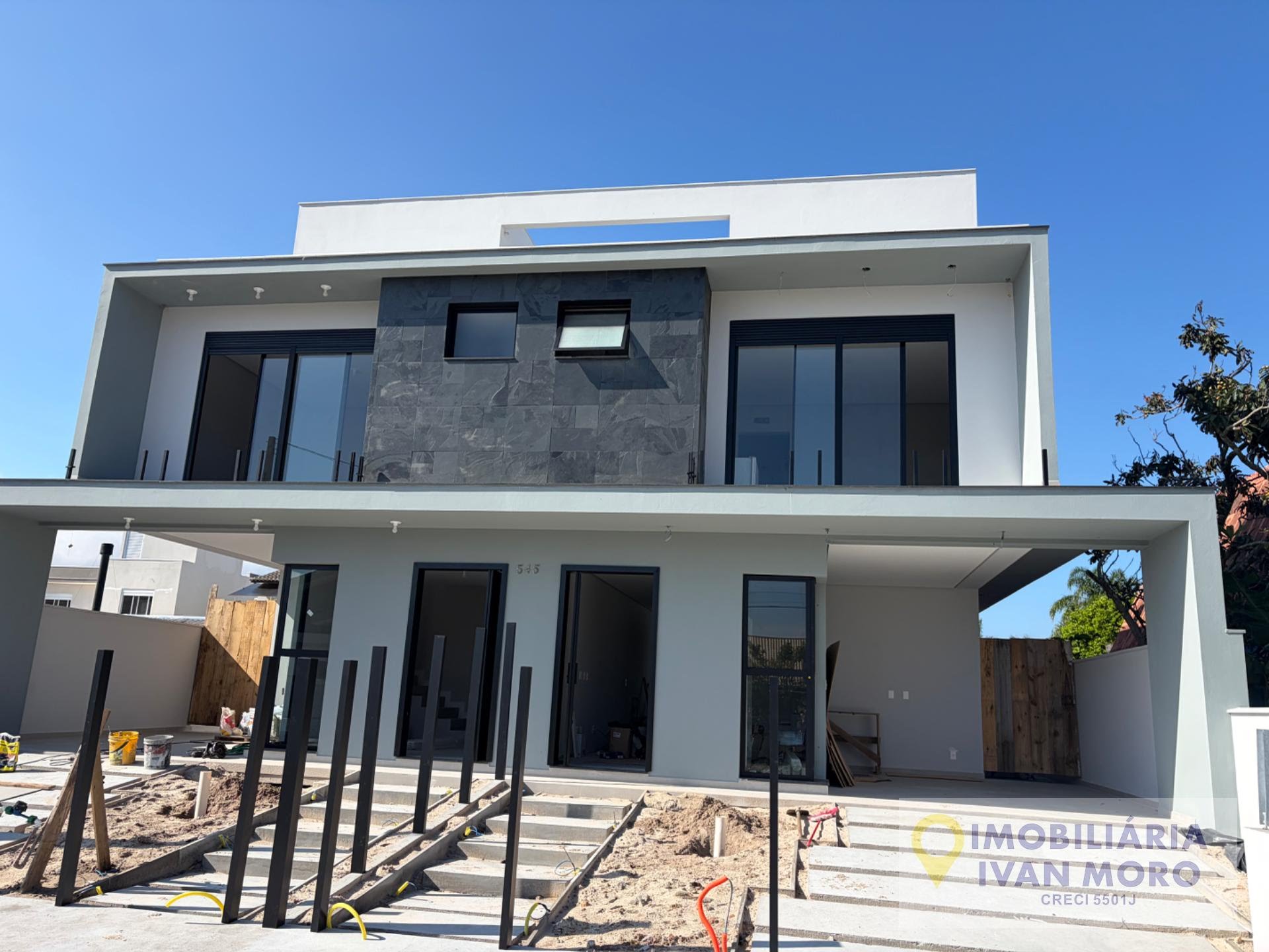 Casa à venda com 3 quartos, 3 suítes, 2 vagas e 172m² no Daniela, Florianópolis (SC) — foto 2 de 12