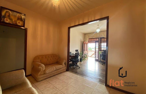 Casa à venda no bairro Providência, Pará de Minas, 4 quartos, suíte, 241m²