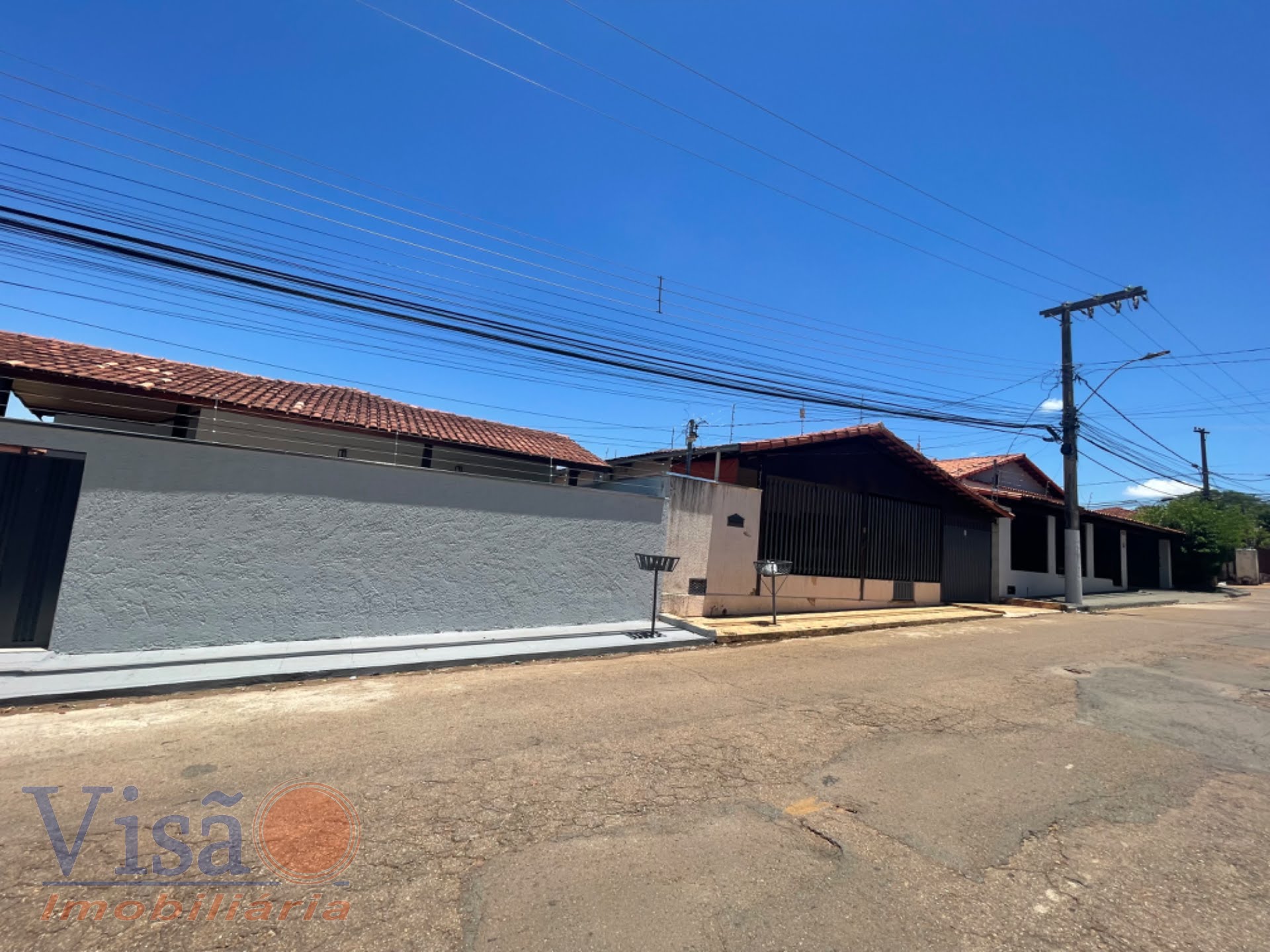 Casa à venda com 2 banheiros, 2 vagas e 130m² no Bairro Vila Mariana, Paracatu — foto principal