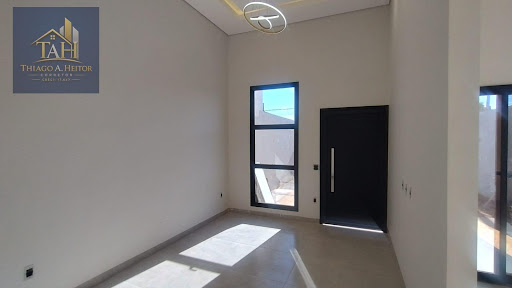 Sala com pé direito alto