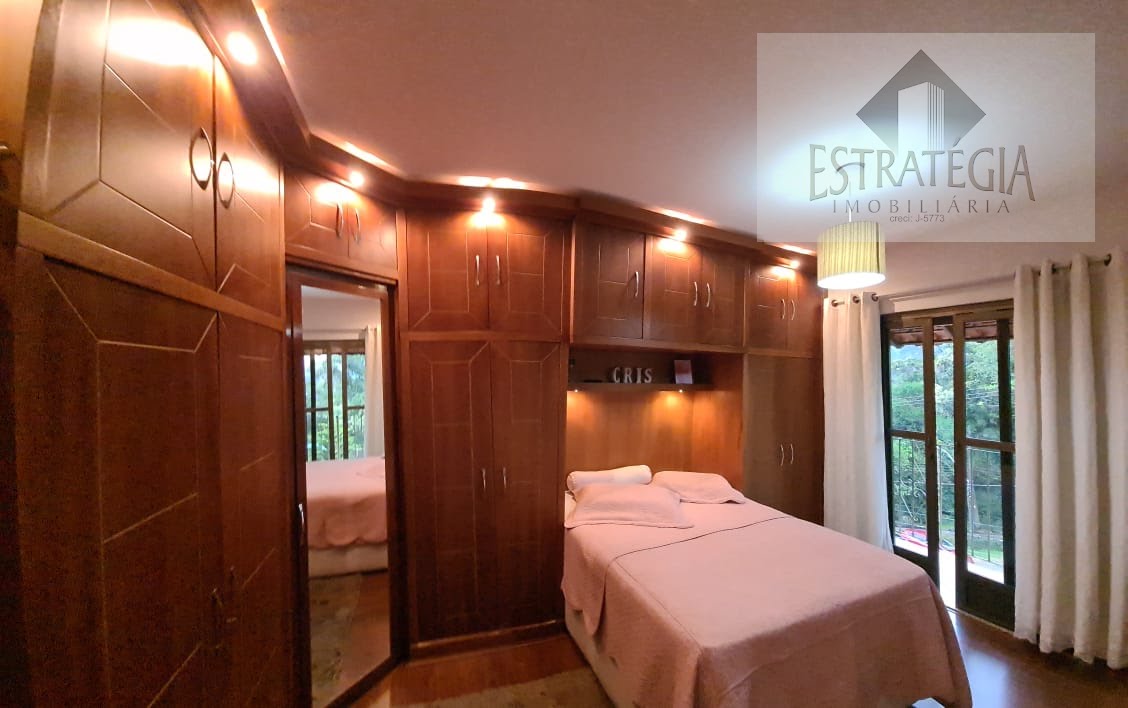 Casa à venda com 3 quartos, 1 suíte, 2 vagas e 170m² no Morin, Petrópolis (RJ) — foto 8 de 19
