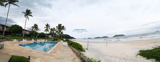 Praia e piscina 