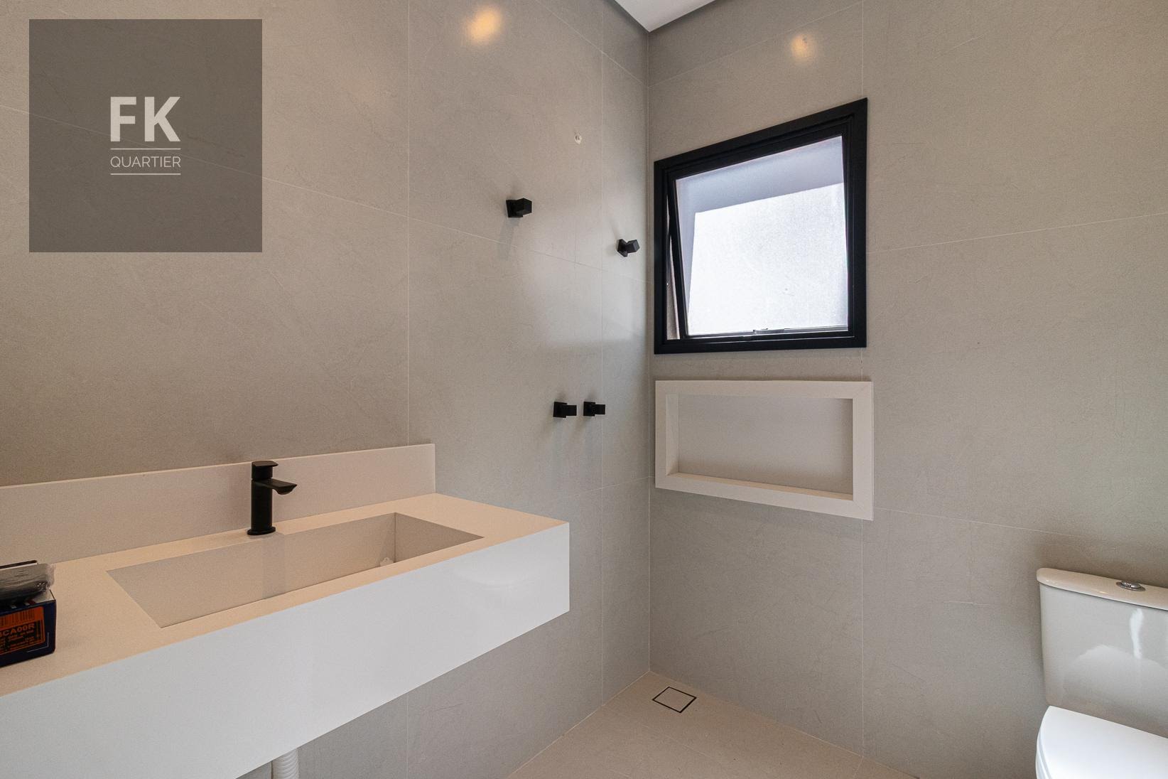 Casa à venda com 4 quartos, 4 suítes e 334m² no Alphaville, Santana de Parnaíba (SP) — foto 22 de 30