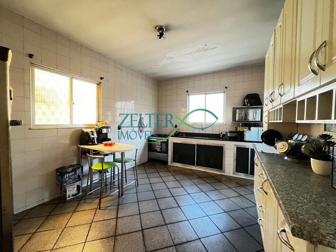 Casa à venda com 4 quartos, 2 suítes, 2 vagas e 251m² no Rocha Miranda, Rio de Janeiro (RJ) — foto 10 de 30