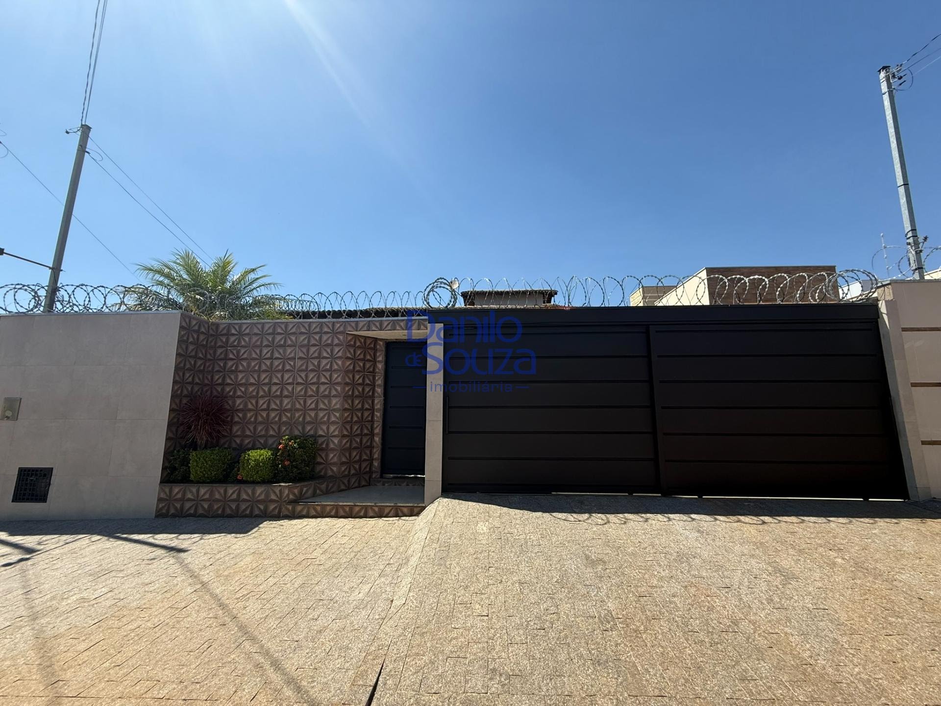 Casa à venda com 3 quartos, 1 banheiro, 2 vagas e 300m² no Jardim Europa I, Araxá — foto principal