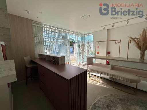Sala comercial para locação no bairro Saguaçú, por R$3.000 + taxas/mensal! 