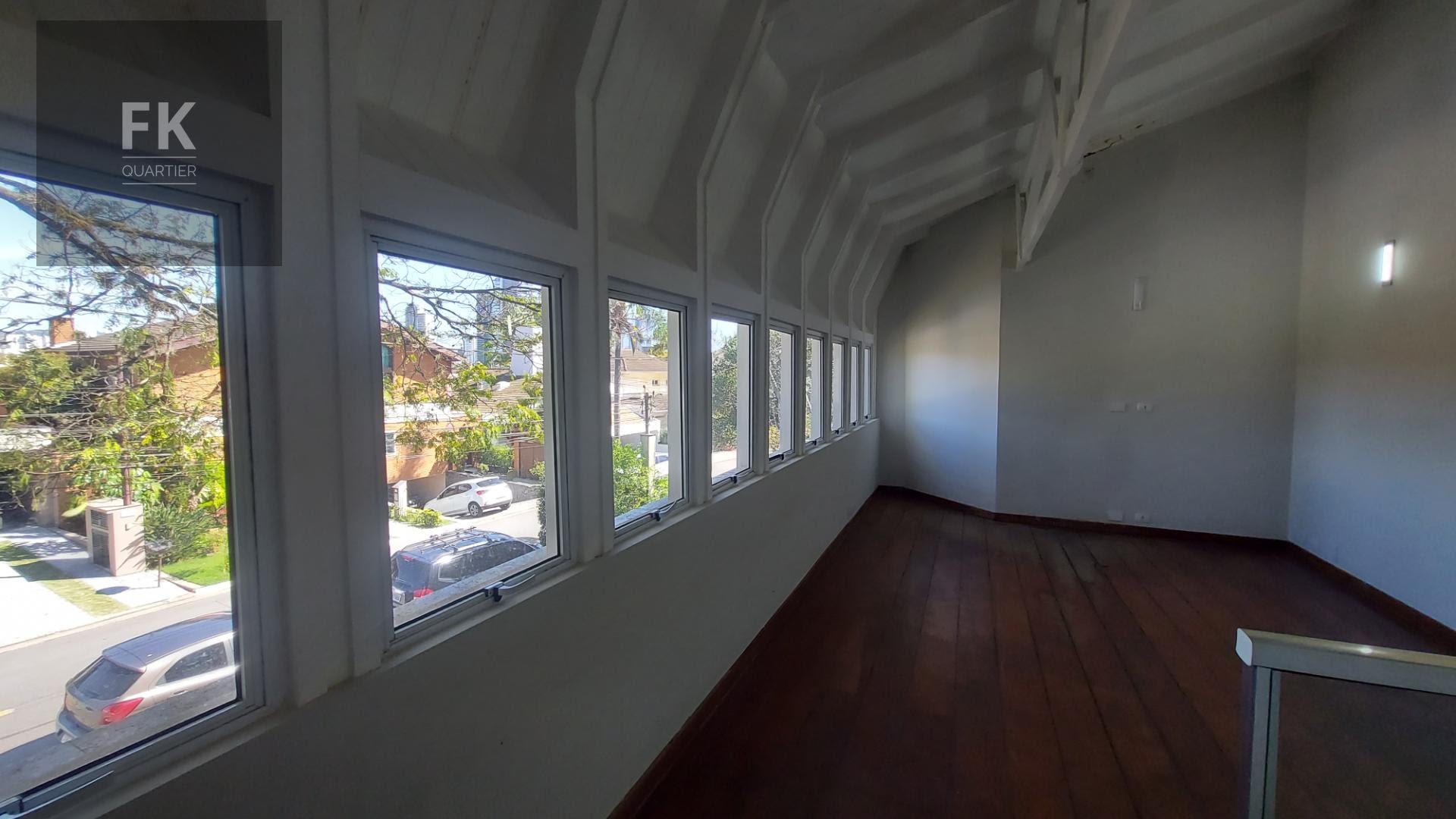 Casa à venda com 5 quartos, 4 suítes, 4 vagas e 250m² no Alphaville Residencial Dois, Barueri (SP) — foto 18 de 30