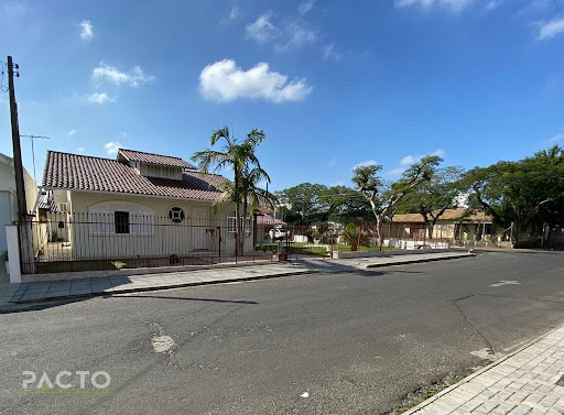 Casa em Cidade Alta -  Araranguá  COM ÓTIMO TERRENO MEDINDO 23,50 X 25,00 