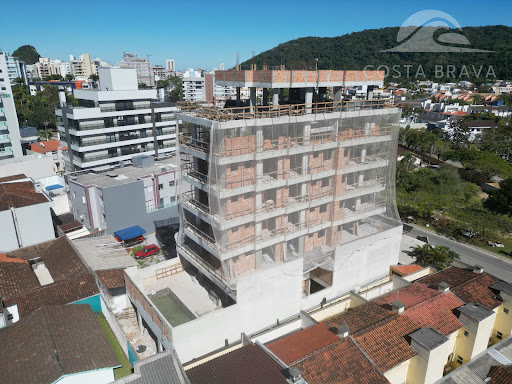 Garden c/ Piscina Exclusiva em Caiobá: Sofisticação e Padrão