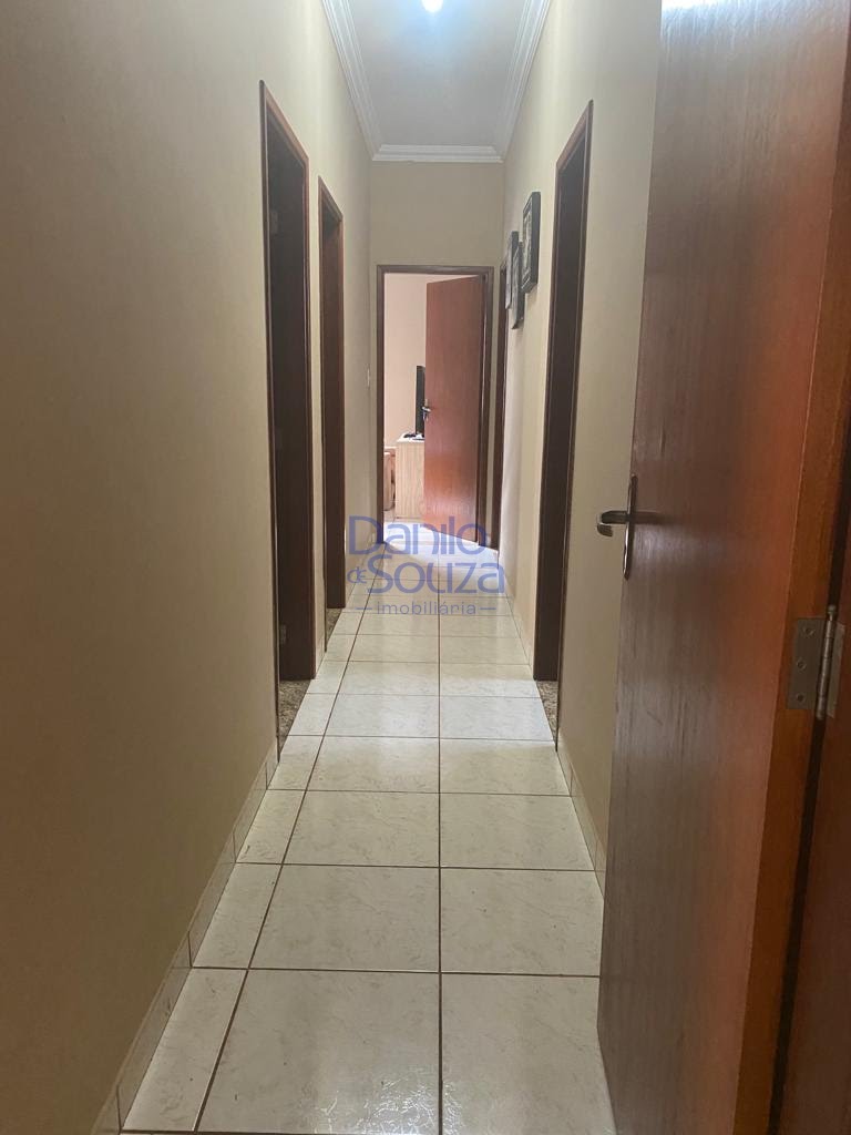 Casa à venda com 5 quartos, 2 suítes, 2 vagas e 360m² no Veredas da Cidade, Araxá (MG) — foto 3 de 16