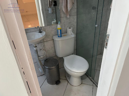 Banheiro no corredor compartilhado