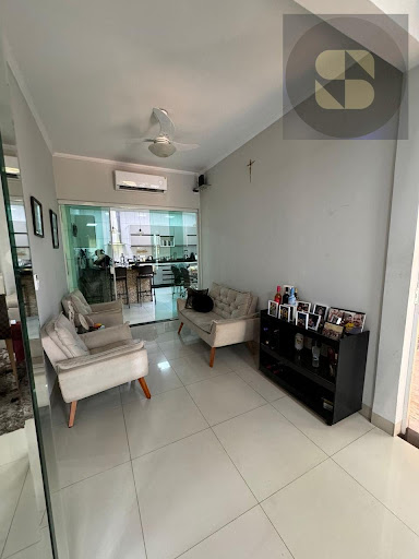 Sobrado à venda em Barra do Pari, Cuiabá | 3 dorms 150m²