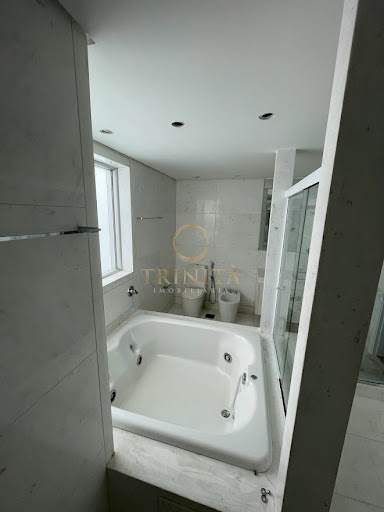 banheirasuitemaster-peninsulafontvieille-trinitaimoveis