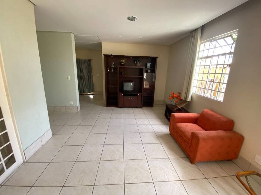 Casa à venda com 3 quartos, 1 suíte, 4 vagas e 358m² no Minascaixa, Belo Horizonte (MG) — foto 2 de 29