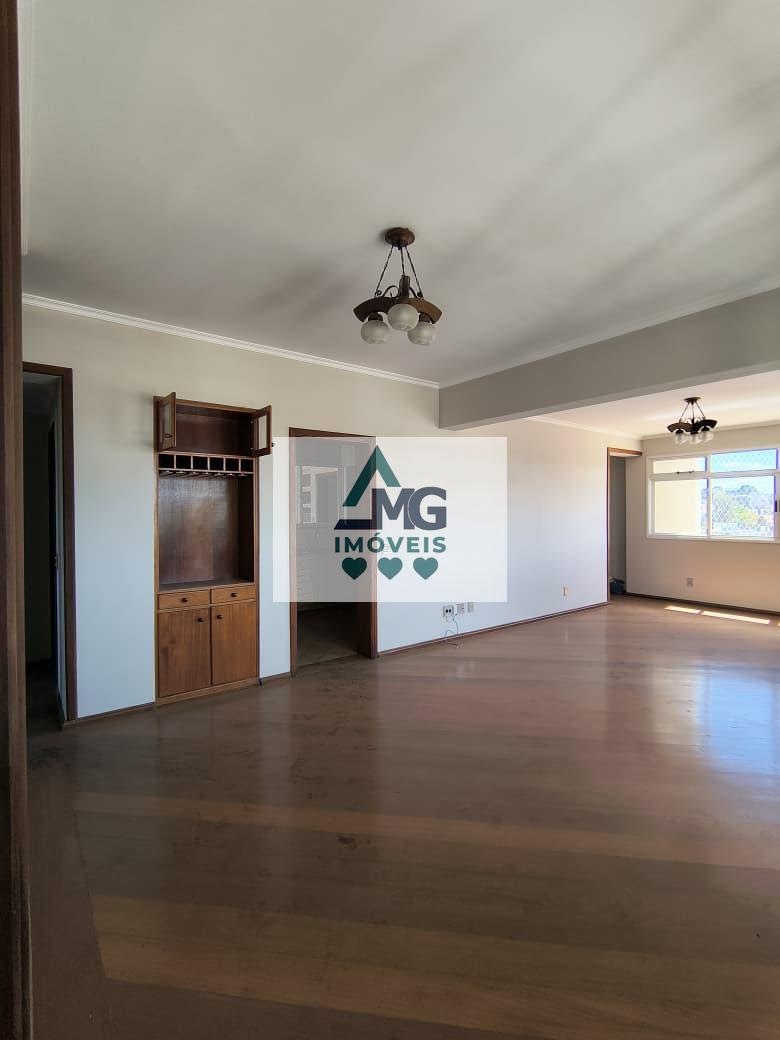 Apartamento à venda com 4 quartos, 1 suíte, 2 vagas e 196m² no Centro, Três Corações (MG) — foto 20 de 23