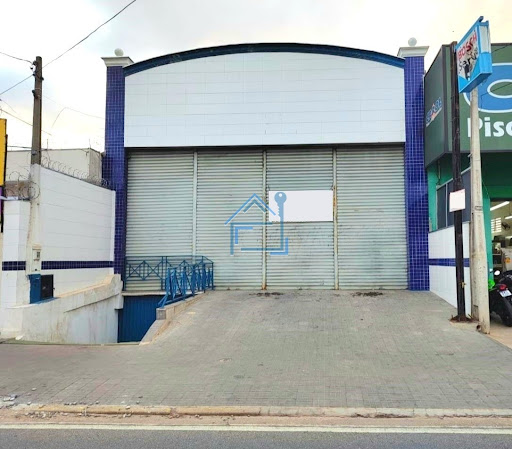 Galpão comercial térreo com estacionamento na Av. Itavuvu