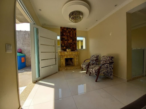 Sala com lareira