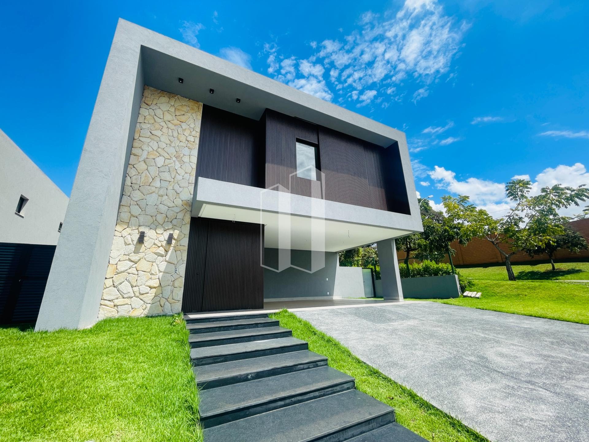 Casa à venda com 5 quartos, 5 suítes, 4 vagas e 380m² no Alphaville Flamboyant Residencial Araguaia, Goiânia (GO) — foto 2 de 24