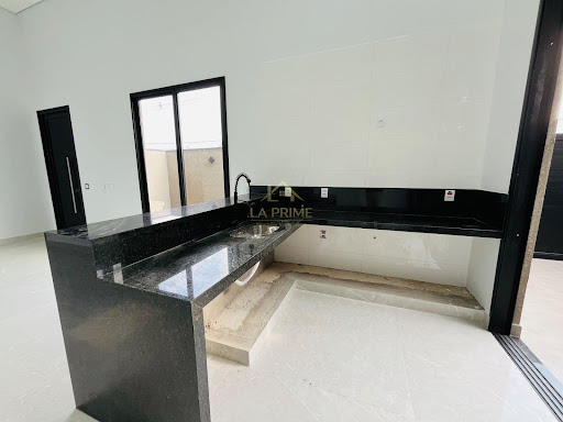 Casa à venda no Condomínio Terras de São Francisco – Sorocaba/SP! 194,62m² de terreno | 115,35m² de área construída, 3 dormitórios, 1 suíte, 2 vagas de garagem
