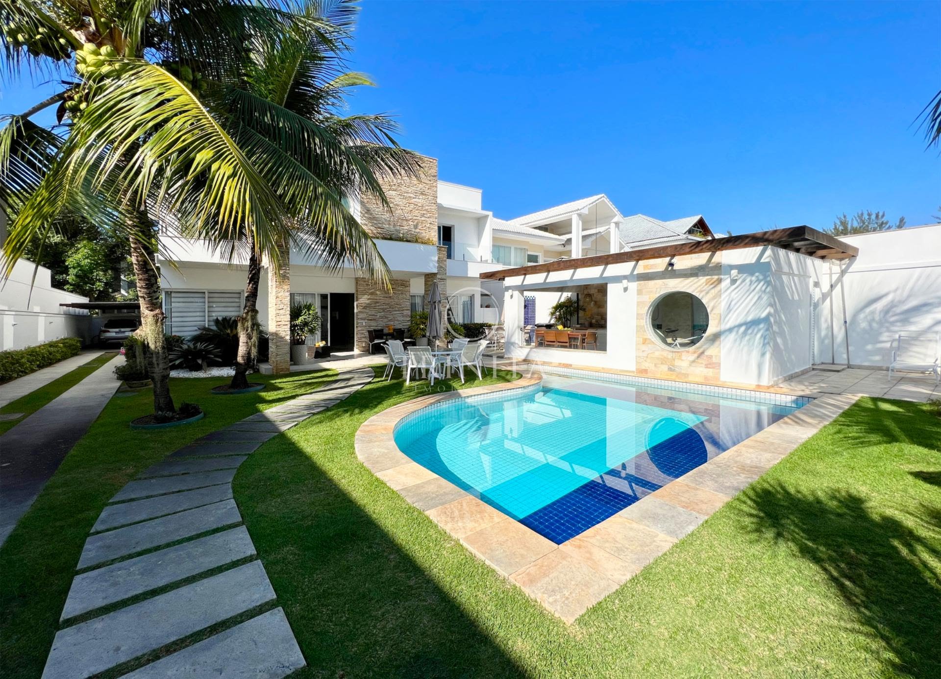 Fachada da casa à venda no Quintas do Rio