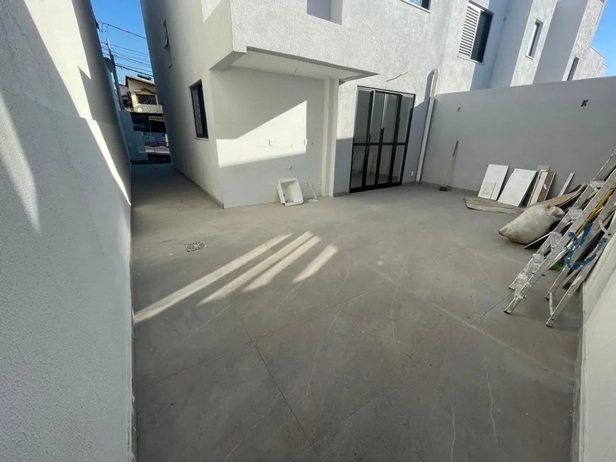 Casa à venda com 3 quartos, 1 suíte, 1 vaga e 110m² no Planalto, Belo Horizonte (MG) — foto 2 de 16