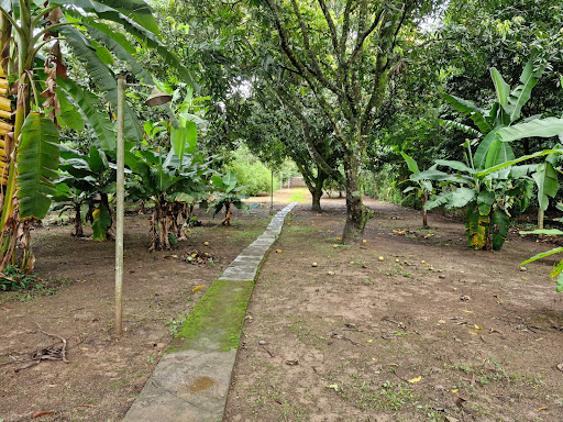 Rancho a venda na Beira do Rio Pardo