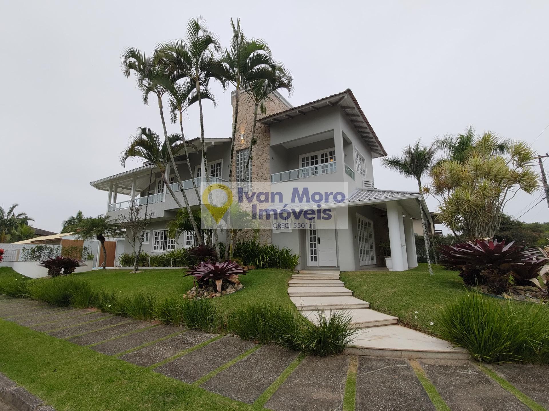 Casa à venda com 4 quartos, 4 banheiros, 2 vagas e 300m² no Jurerê Internacional, Florianópolis — foto principal