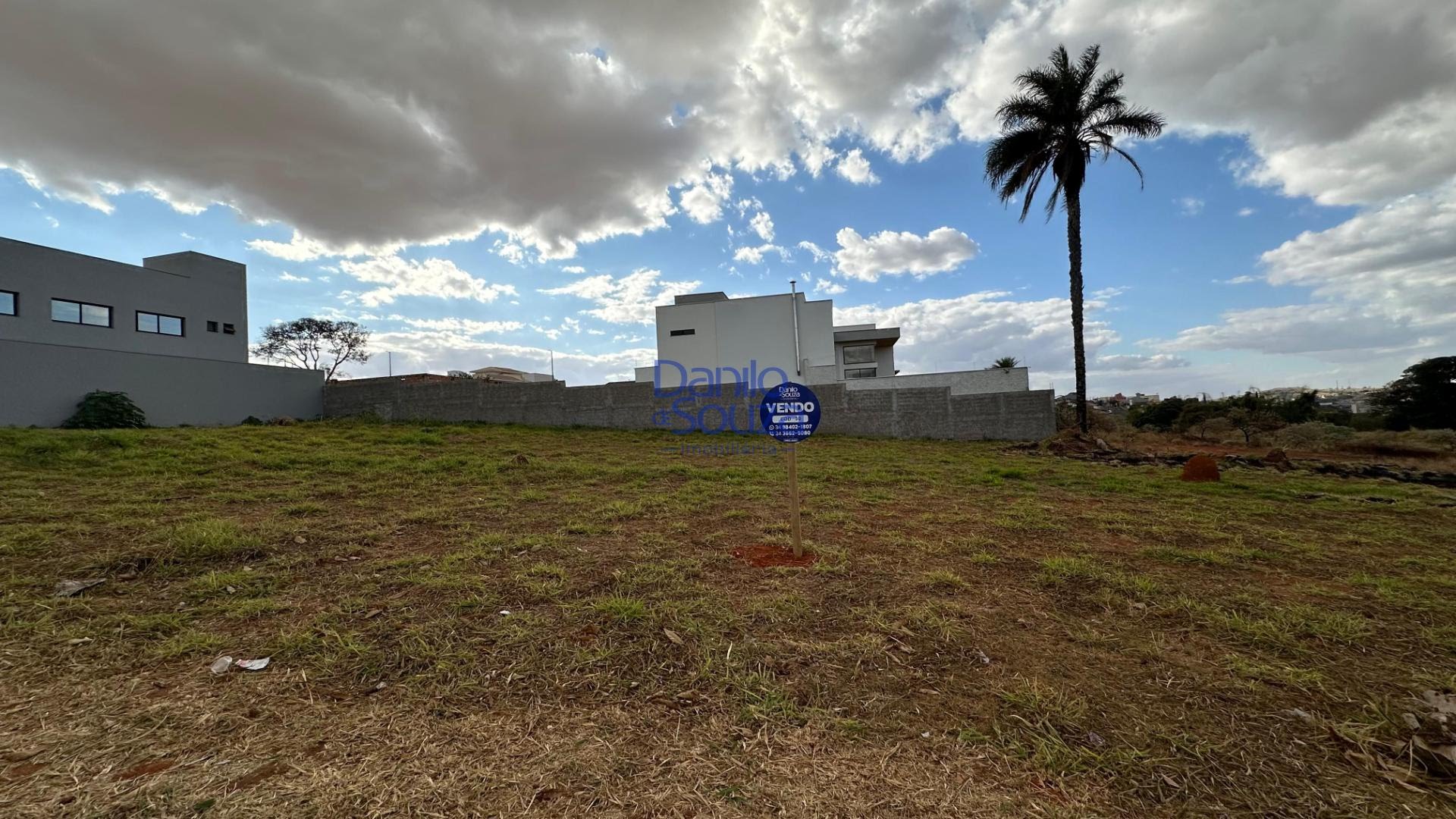 Terreno à venda com 450m² de terreno no Guilhermina Vieira Chaer, Araxá (MG) — foto 2 de 11