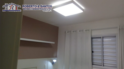 luminárias e cortinas