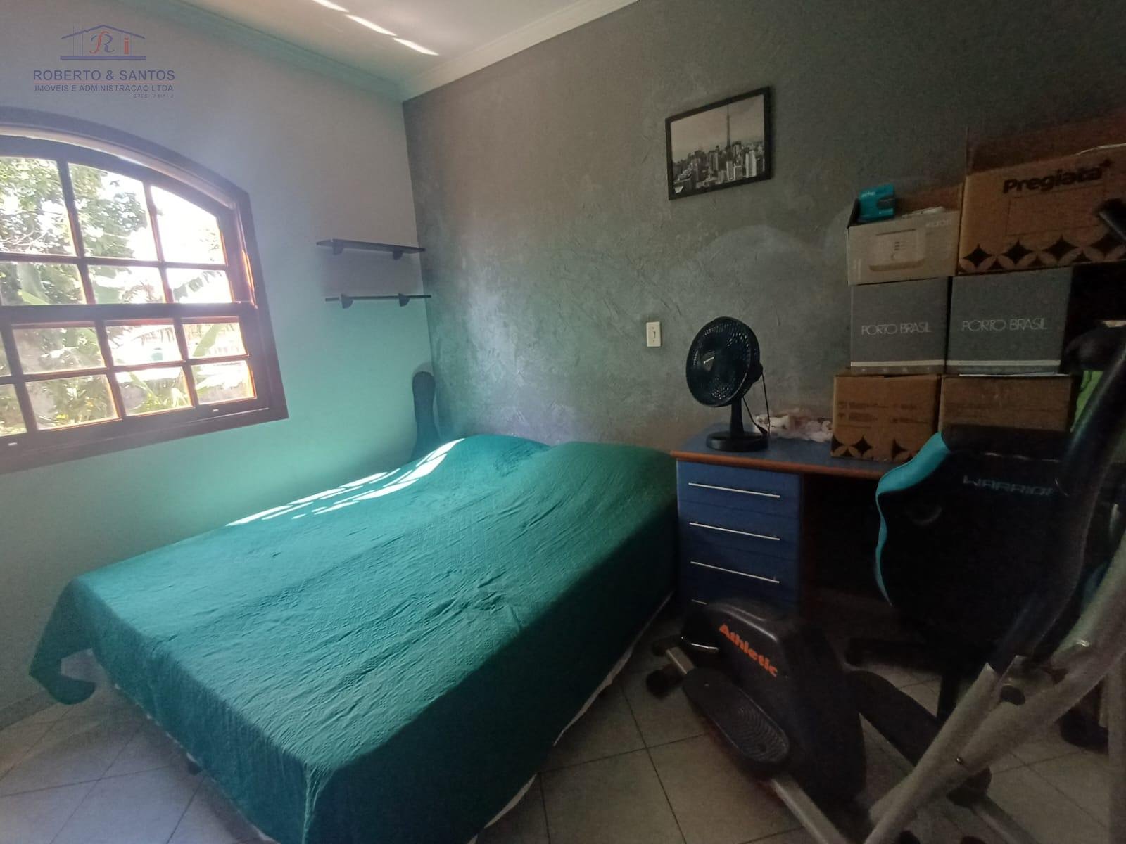 quarto meio amplo