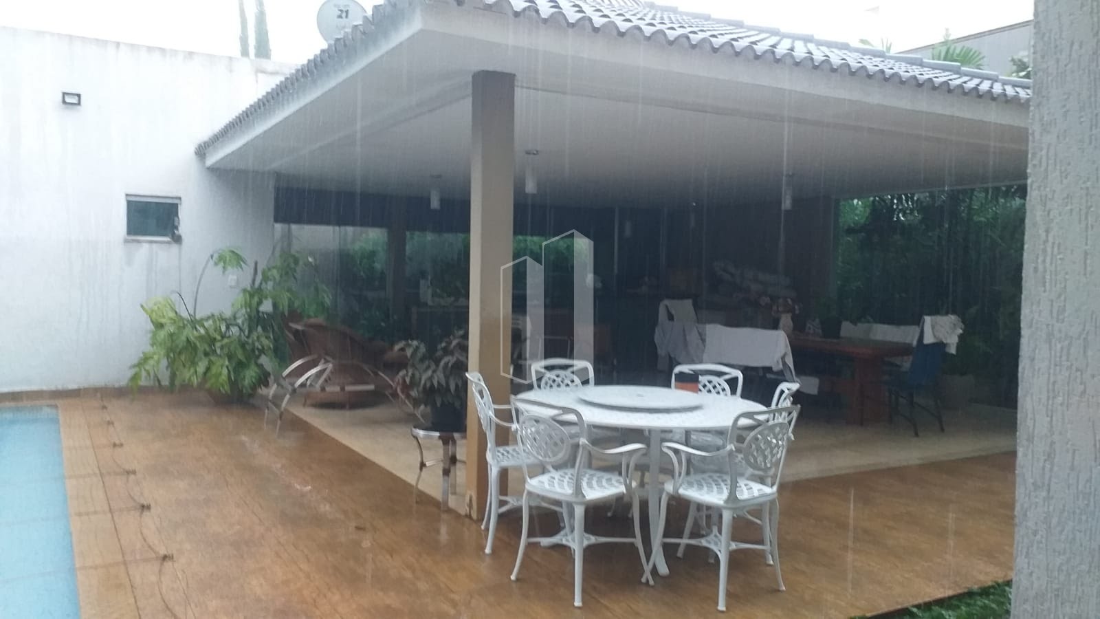 Casa à venda com 4 quartos, 4 suítes, 4 vagas e 400m² no Residencial Granville, Goiânia (GO) — foto 17 de 18