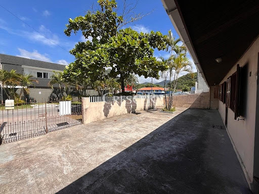 Casa de Alvenaria à venda no centro de Matinhos