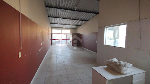Descubra o ponto comercial perfeito para impulsionar o seu negócio em uma das regiões mais estratégicas de Alfenas! Localizado no Jardim São Carlos, este imóvel oferece 90m² de área útil, distribuídos