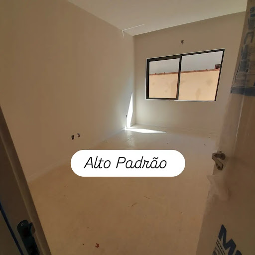 Encante-se com esta excelente casa localizada em Ouro Verde, em Rio das Ostras, perfeita para quem busca conforto, praticidade e uma ótima oportunidade de investimento. Com ambientes bem distribuídos 