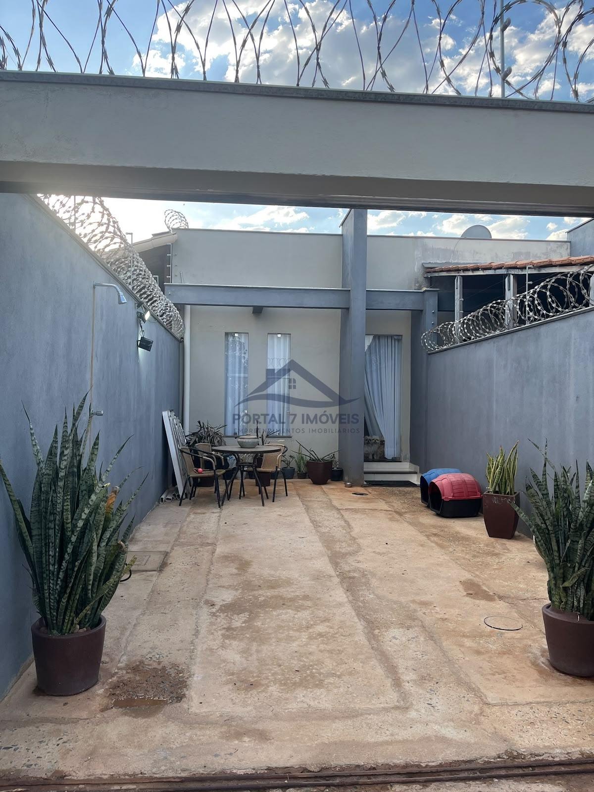 Casa à venda com 2 quartos, 1 banheiro, 2 vagas e 60m² no Nova Serrana, Sete Lagoas (MG) — foto 2 de 14