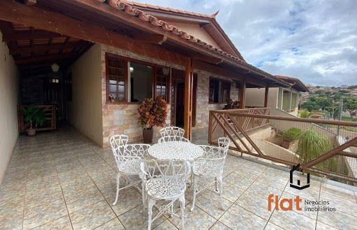 Casa à venda no bairro Providência, Pará de Minas, 4 quartos, suíte, 241m²